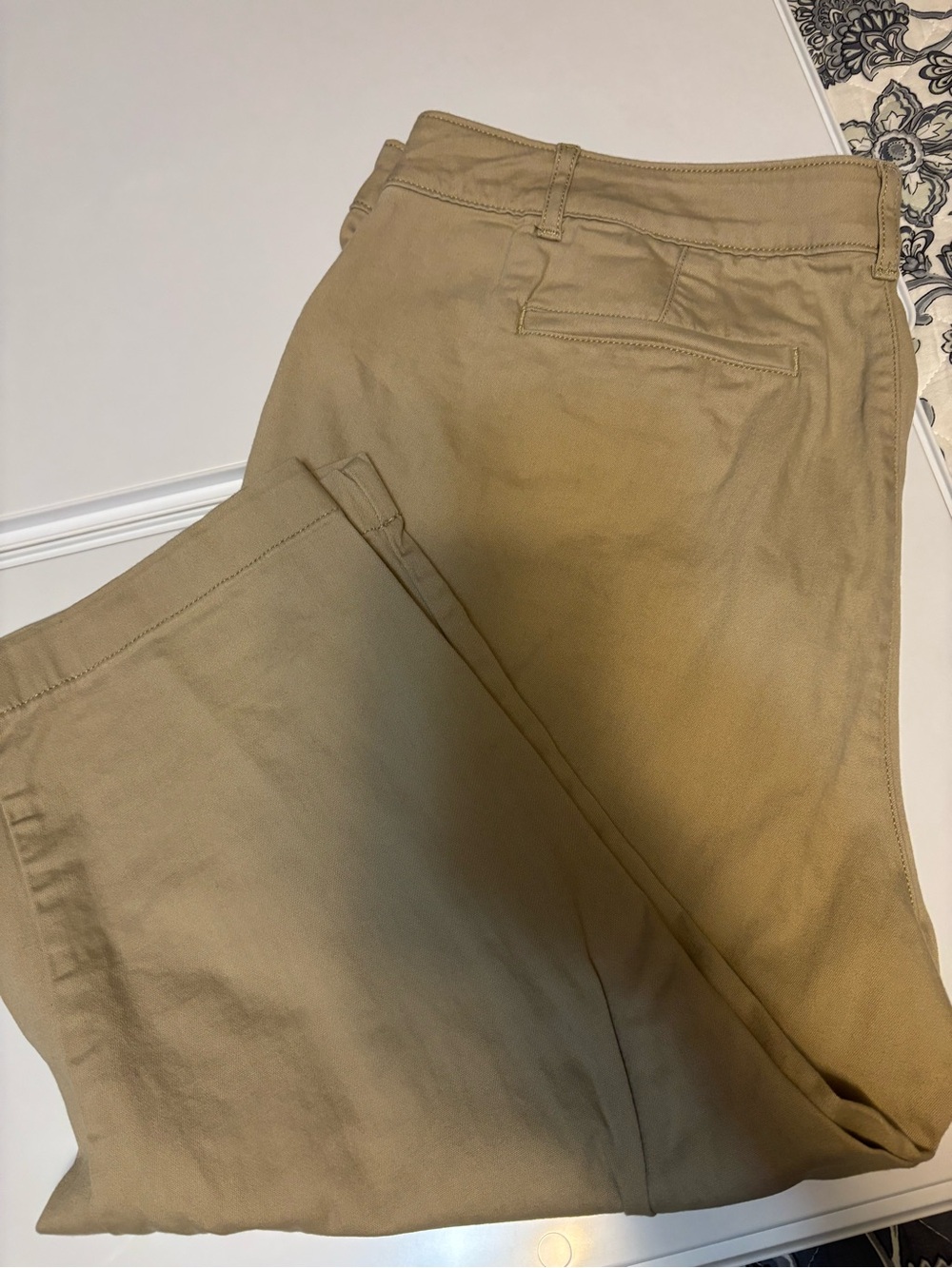 St. John's Bay Men's Tan Chino capris